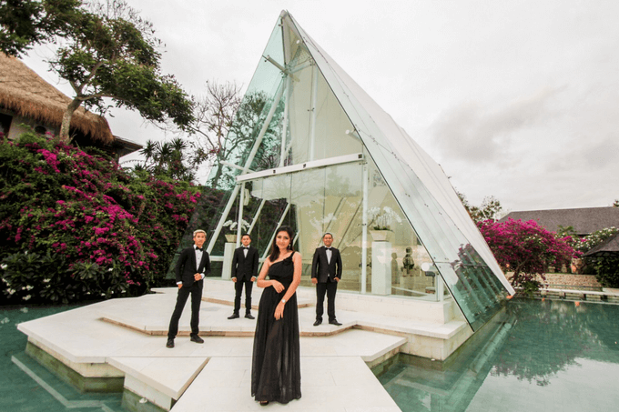 Lush Cliffside Bali Wedding at Tirtha Uluwatu