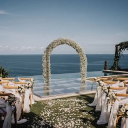 Lush Cliffside Bali Wedding at Tirtha Uluwatu