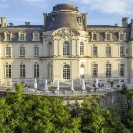 get married in a chateau wedding venue in france